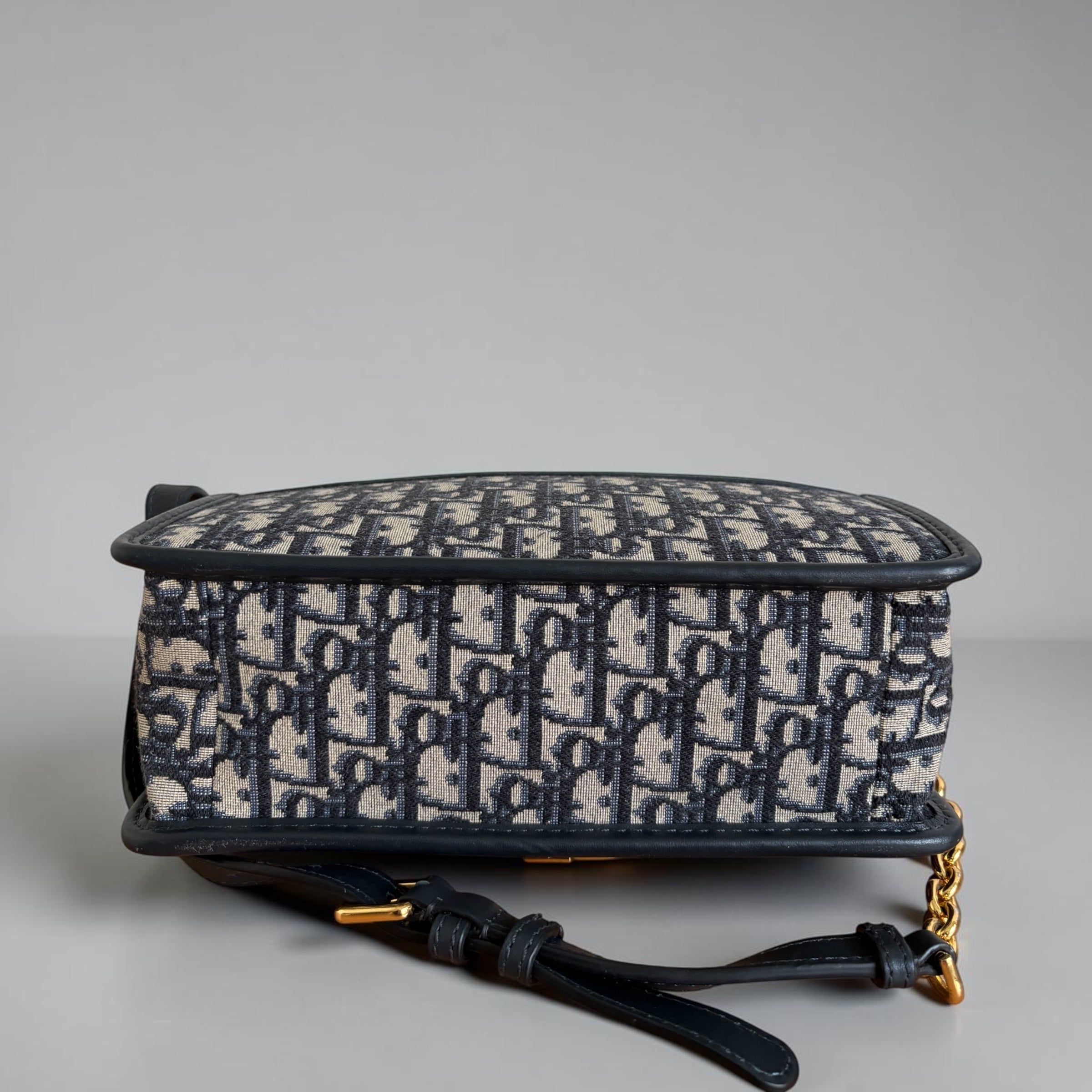 Christian Dior 30 Montaigne Bag – Oblique Jacquard & Navy Leather