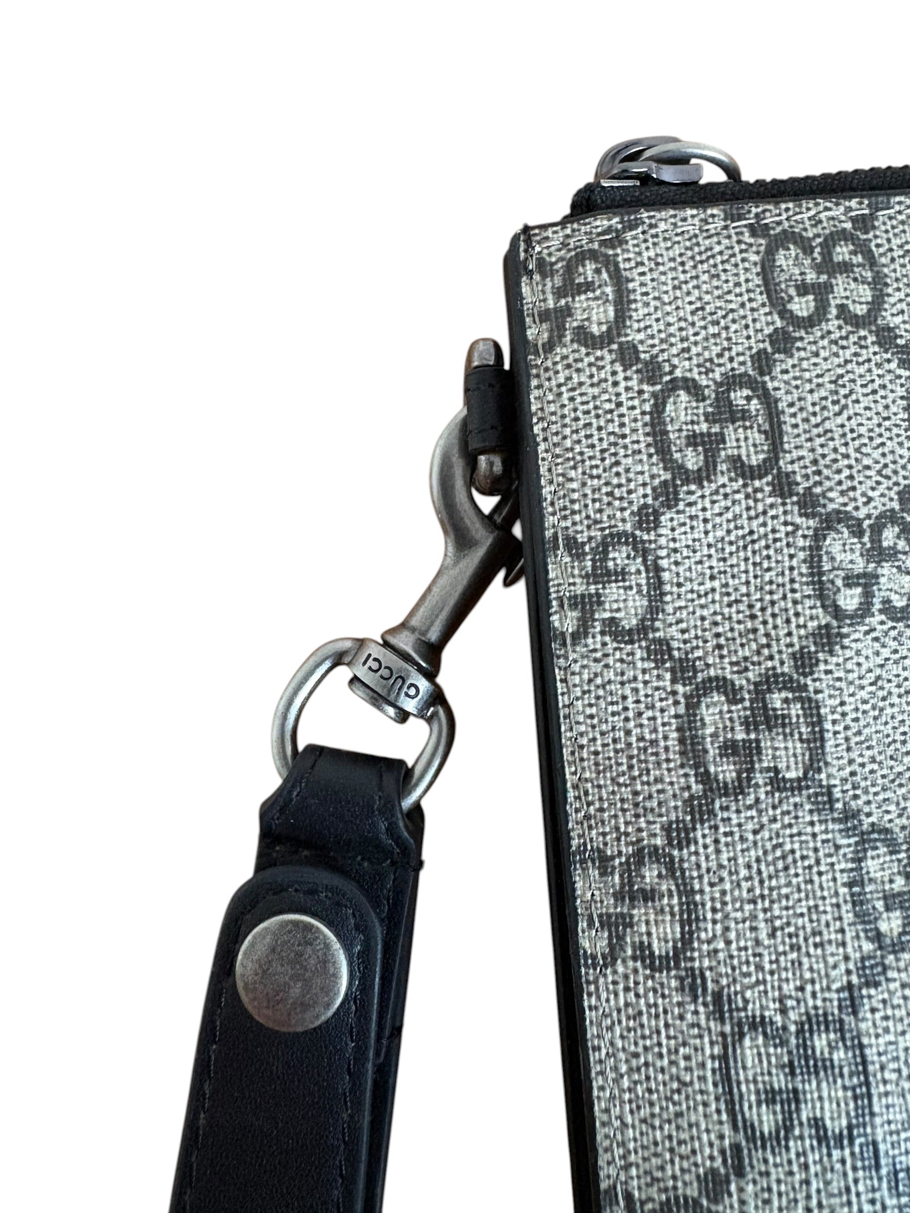Gucci 'Blind for Love' Bee GG Supreme Pouch