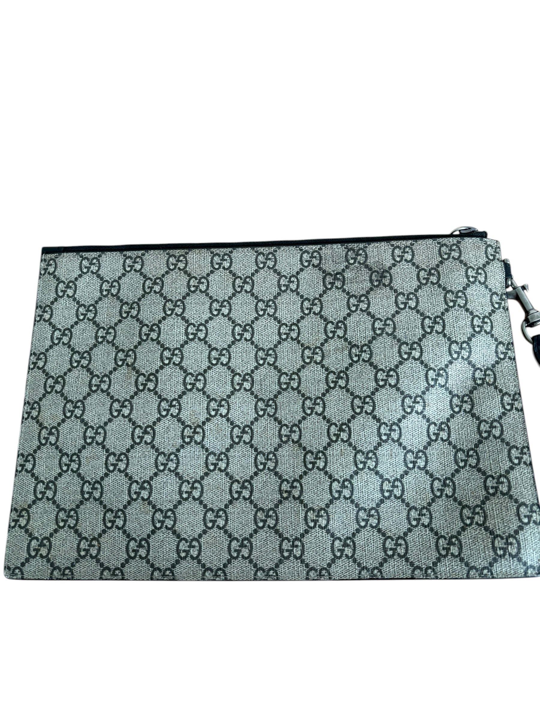 Gucci 'Blind for Love' Bee GG Supreme Pouch