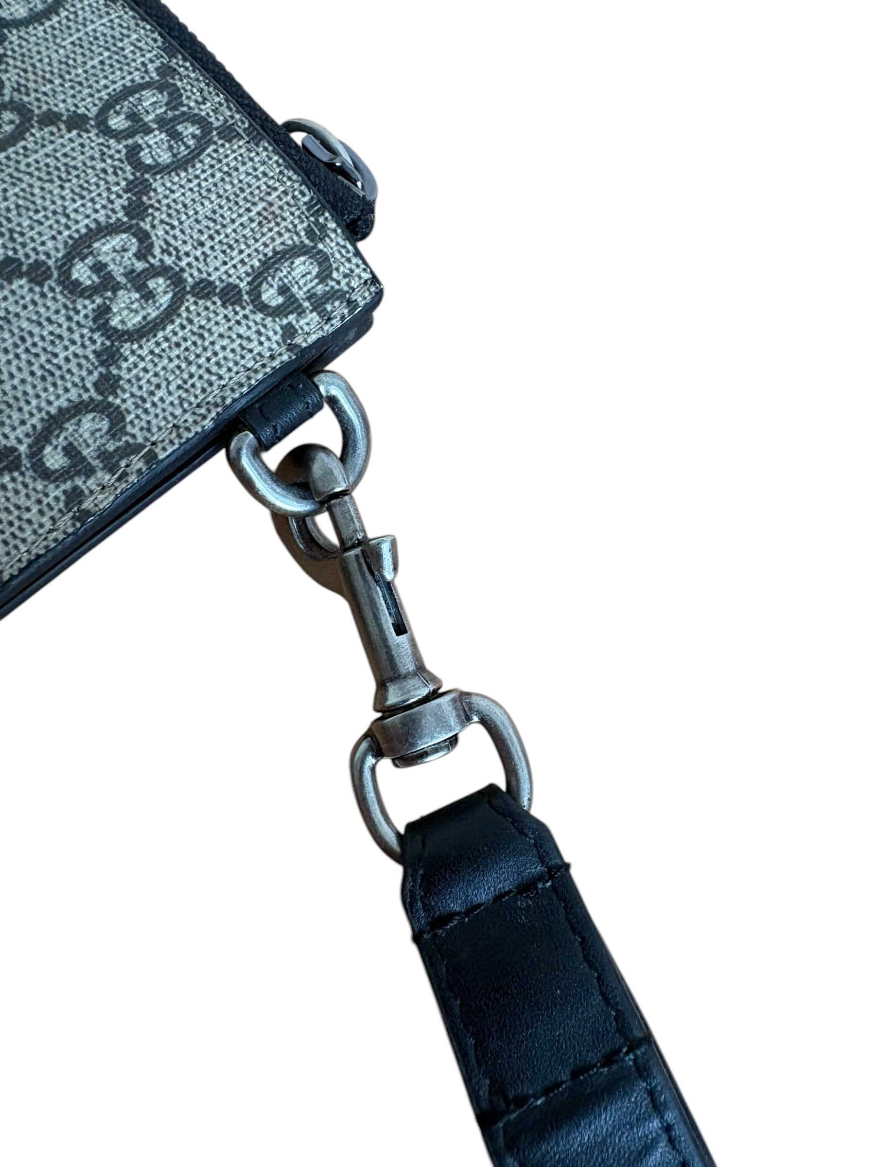 Gucci 'Blind for Love' Bee GG Supreme Pouch